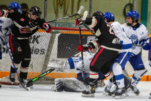 GALLERY: Late goal puts Beavers over Cubs in battle for the West